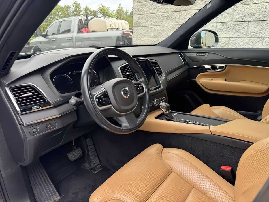 Volvo XC90 B5      2022