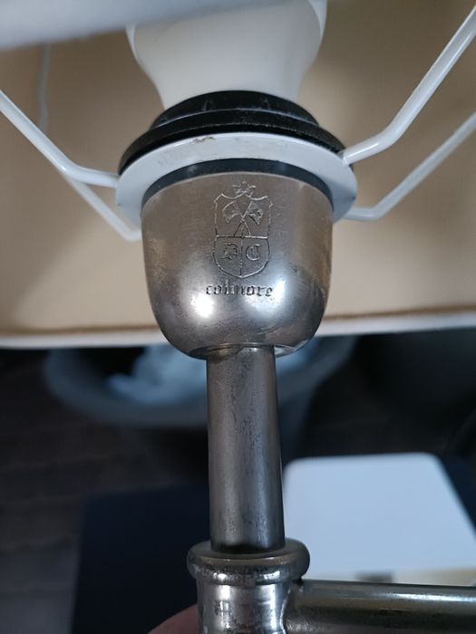 Kinkiet ścienny solidny