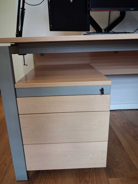 Secretaria e módulo gavetas