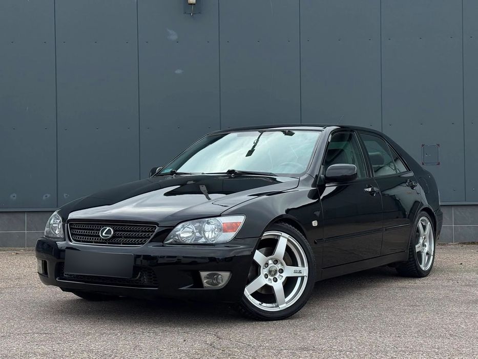 Lexus IS