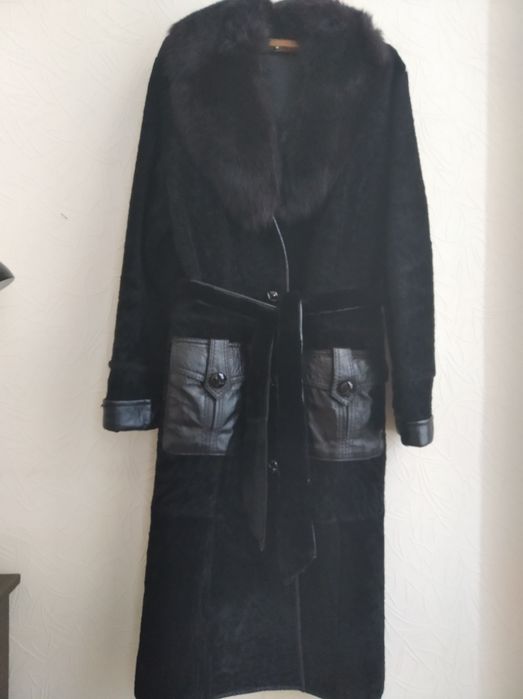 Срочно ,рассмотрю все предложения!Шуба натуральный мутон Турция+ в под