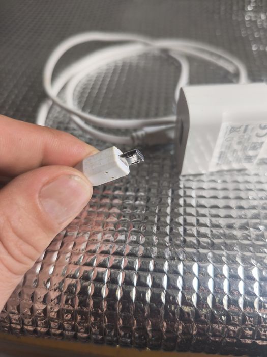 Varios cabos e carregadores