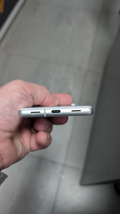 Google pixel 7а 8/128 неверлок хорошее состояние