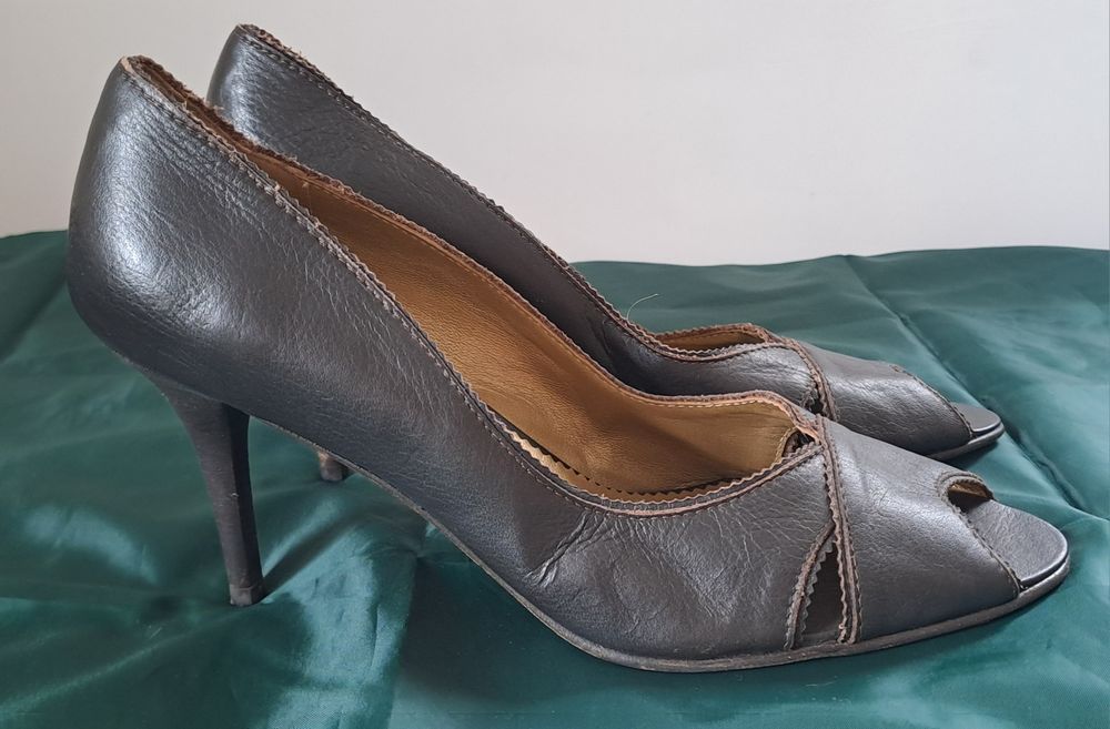 Sapatos castanhos Sacoor tam 40
Usados 1x