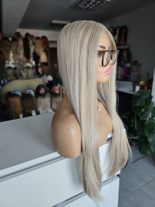 Długa peruka premium Stella jasny słowiański blond naturalny efekt