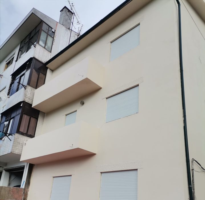 Predio com 5 apartamentos T1