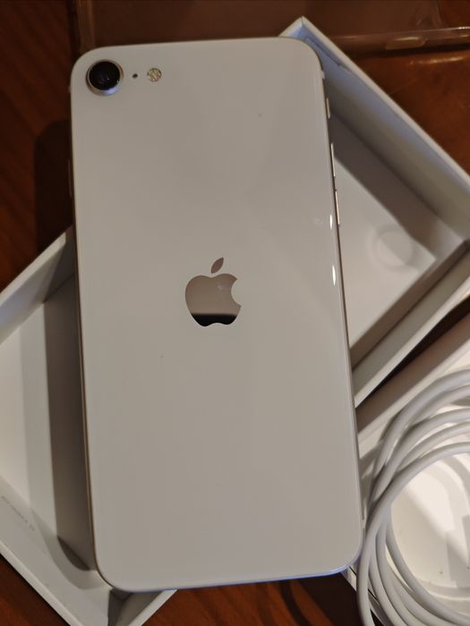 iPhone SE   2022