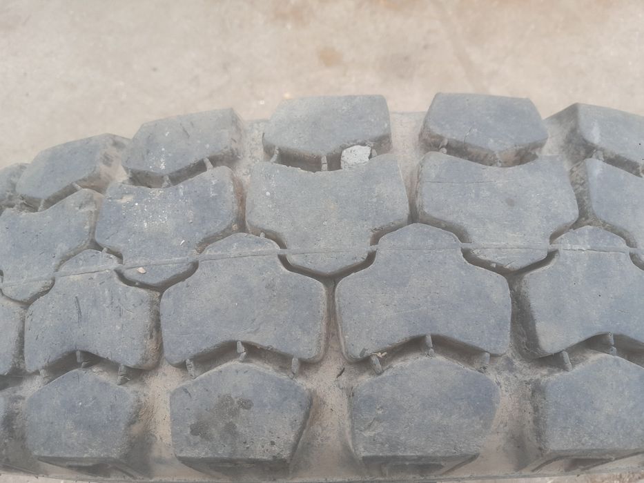 Opona 8.25x20 KAMA