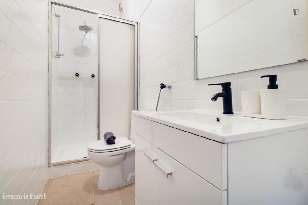 Quarto - localizado em Benfica Lisbon