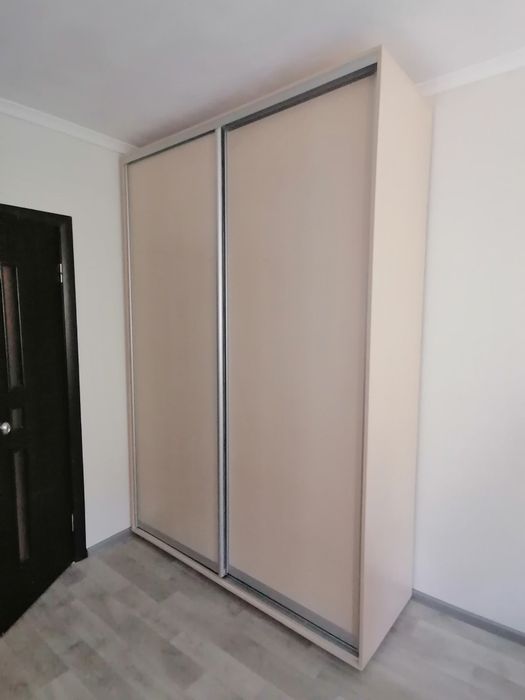 Шкаф-купе с фасадами ДСП