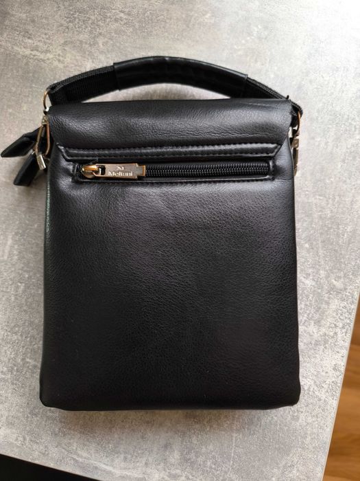 Продам б\у сумку для носіння через плече зі шкір.зама