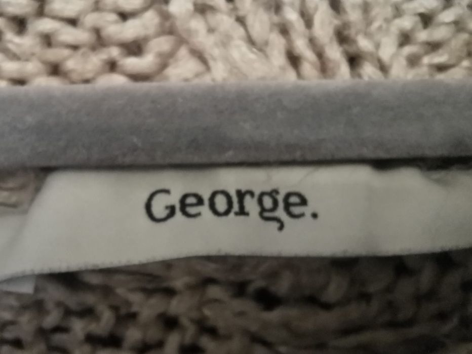 Stylowy i nietuzinkowy sweter lekki marki George