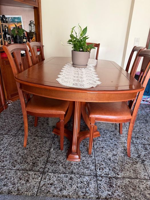 Mesa,cadeiras e movel