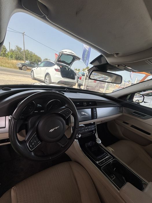 Jaguar XF 20d Prestige verde 2016