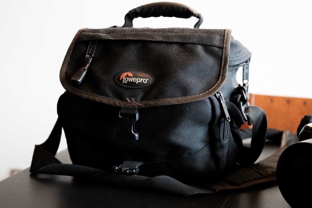 Nikon D90 + bateriaa extra + Mochila de transporte + objetiva 18-105