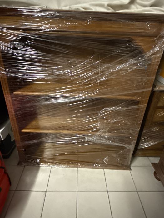 Mobilia em madeira maciça