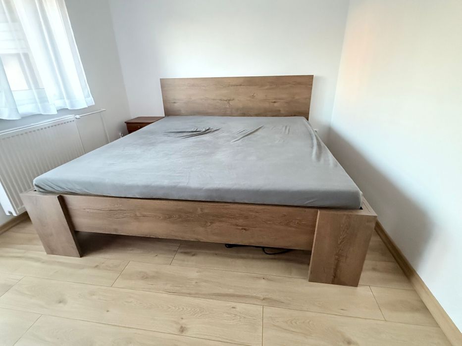 Łóżko + materac + 2 komody