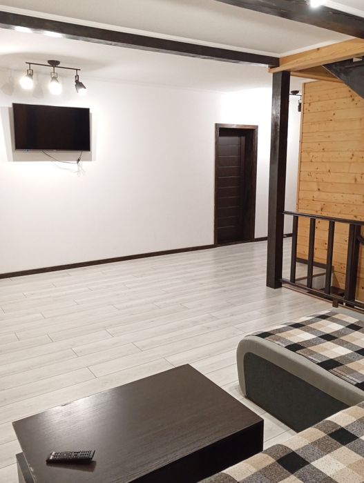 Відпочинок в Карпатах. Котедж поблизу Буковеля. Будинок в горах.