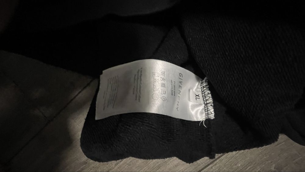 Givenchy кофта в хорошому стані
