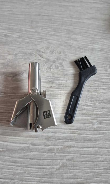 Zwilling Trymer do włosów w nosie i uszach premium srebrny 50mm