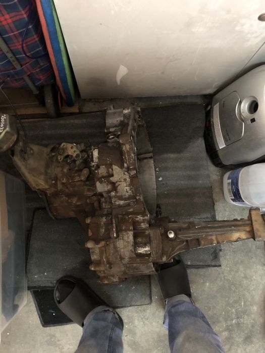 Caixa de velocidades de Vw transporter T 4  para motor 1900 cc turbo diesel em muito bom estado