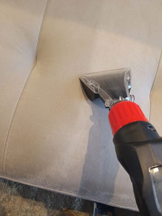 Máquina para lavagem de estofos