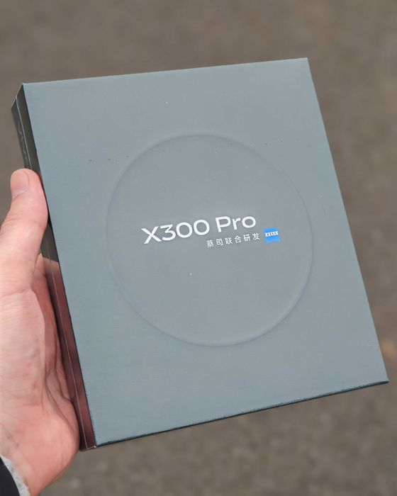 Vivo x300 pro 16/512 новий, чорний, вже в Україні