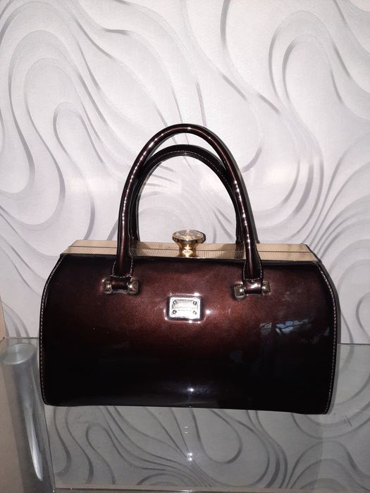 Сумка лаковая коричневая