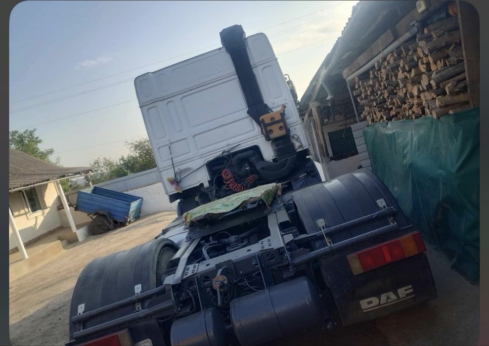 Продам  тягач DAF