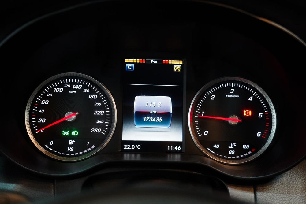 Mercedes-Benz C 200 — fotografia 9