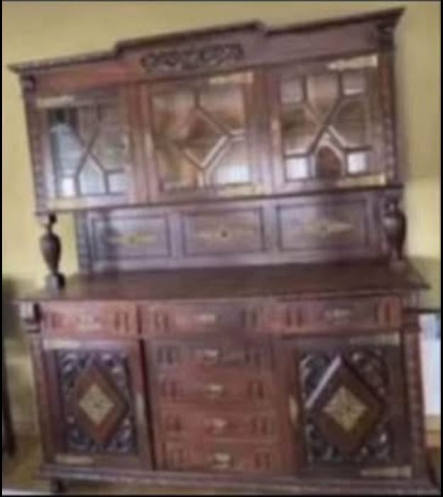 Móvel antigo (construido em madeiras nobres)