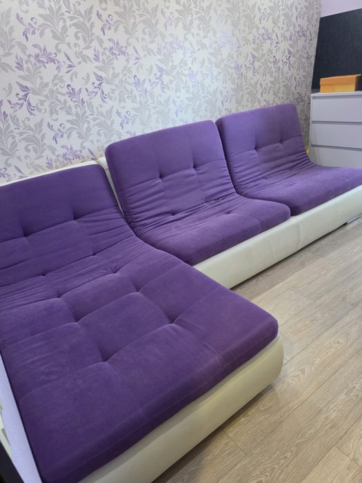 Великий сімейний диван, в гарному стані