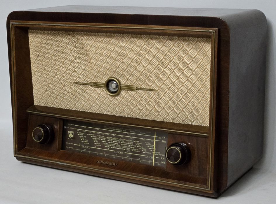 Rádio antigo reparado Grundig