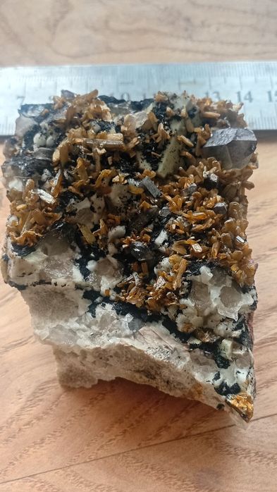 Kwarc dymny stilbit.