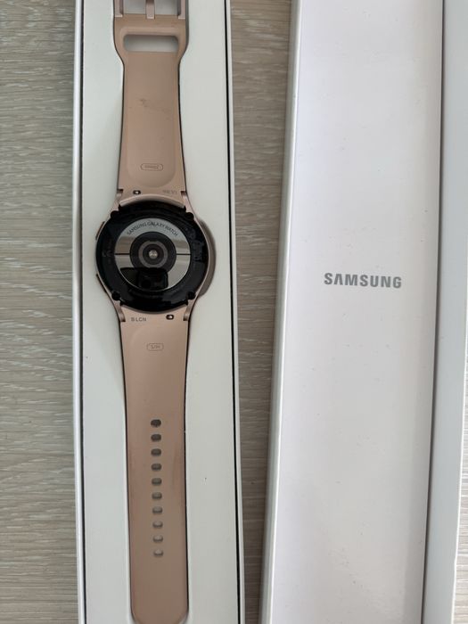 Продам Смарт часы Samsung Galaxy Watch 4 40mm