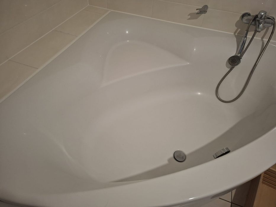 Dużą wanna narożna KOŁO
