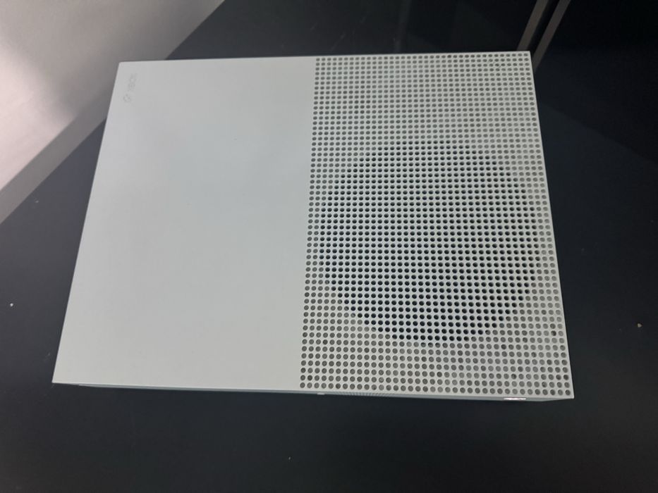 Xbox One S 1tb Sama konsola z kablem