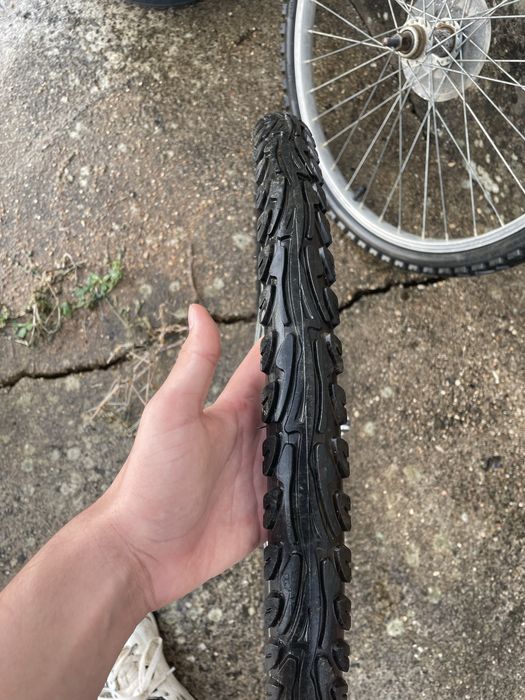 duas rodas de bicicleta