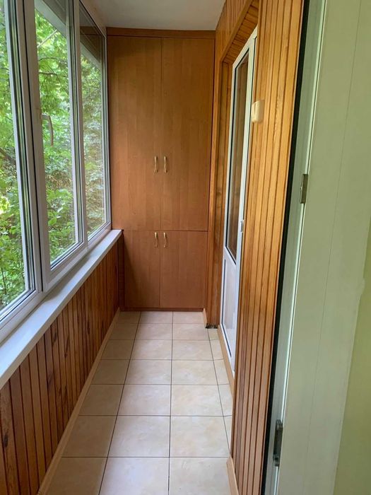 Власник, здає в  оренду приміщення 50м,  біля метро КПІ