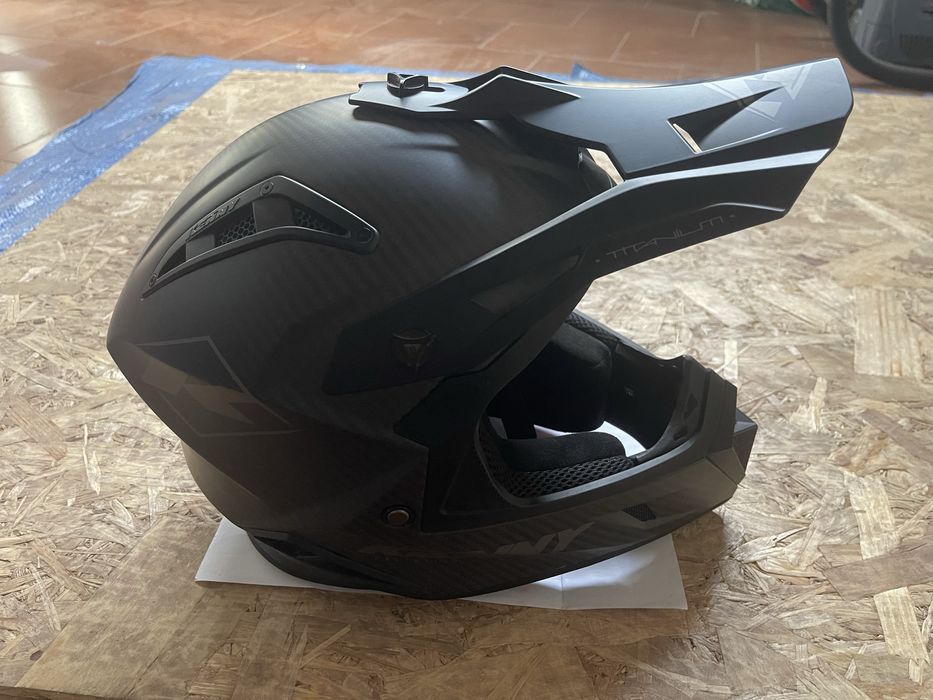 Capacete kenny titanium carbono solid
