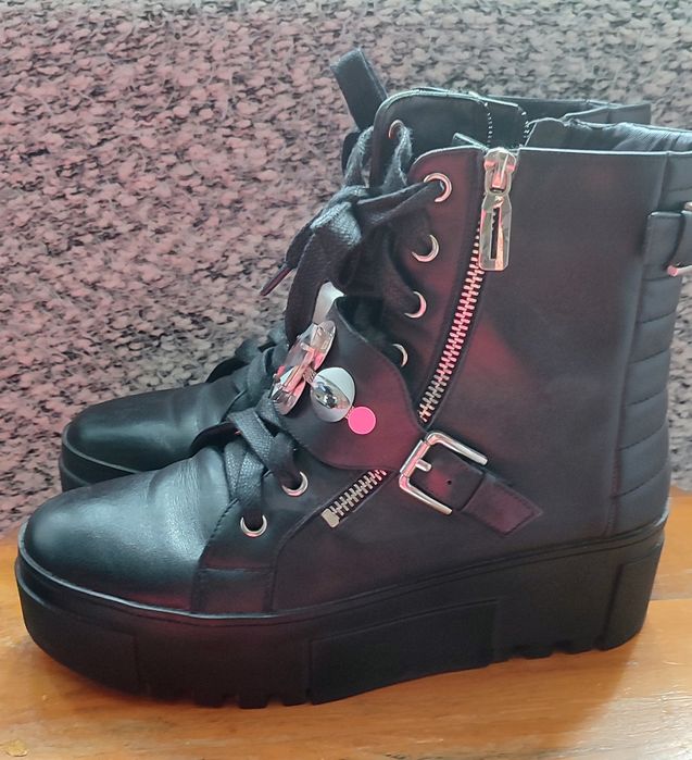 Botki damskie skórzane.