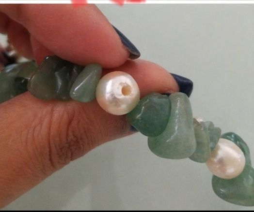 Conjunto dois colares com pérolas e pedras naturais