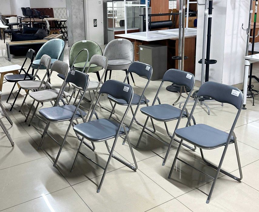 столи стільці шафи в кількості готовий офіс