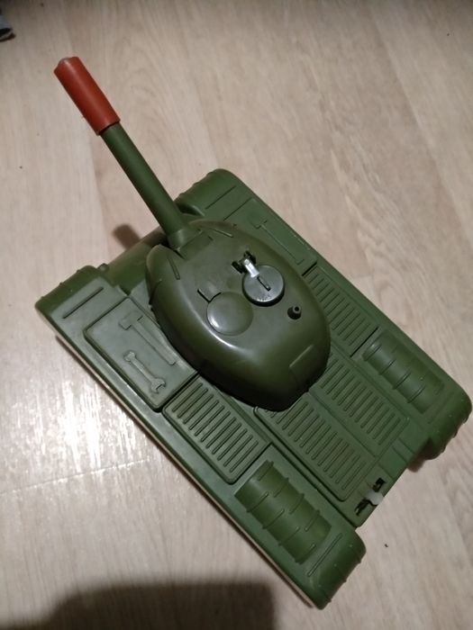 Детская игрушка танк. СССР.