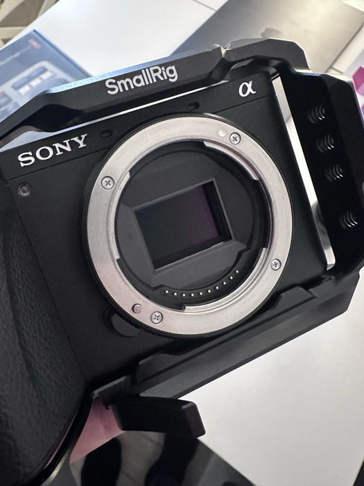 Aparat sony a6700 plus obiektywy i akcesoria