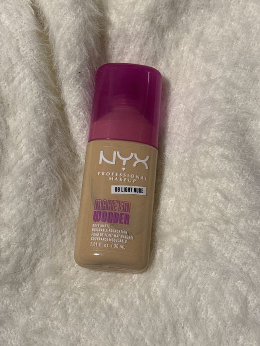 Nyx nowy podklad do twarzy 09 light nude