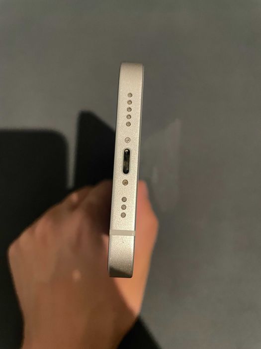 iPhone 13 128 GB biały | 77% baterii