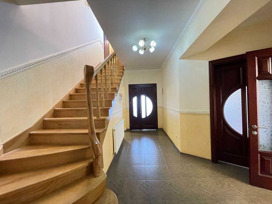 Продається шикарний будинок біля Івано-Франківська!