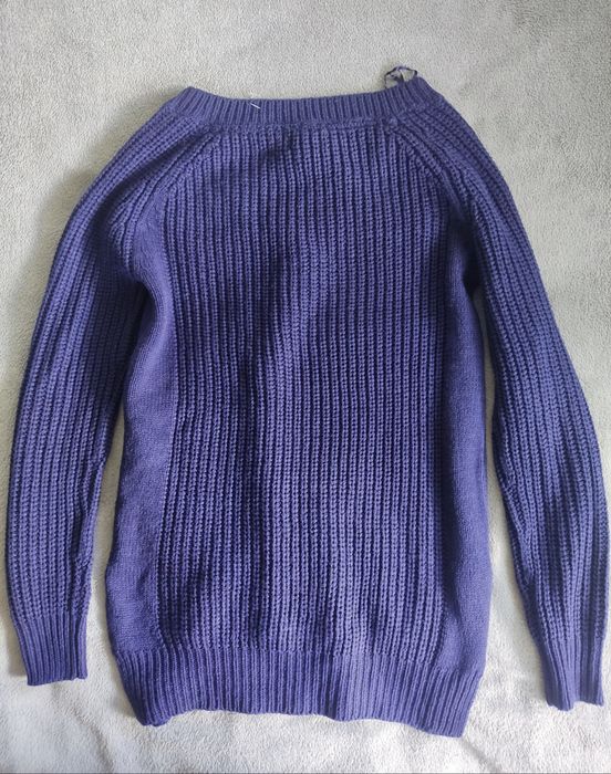 Granatowy sweter damski