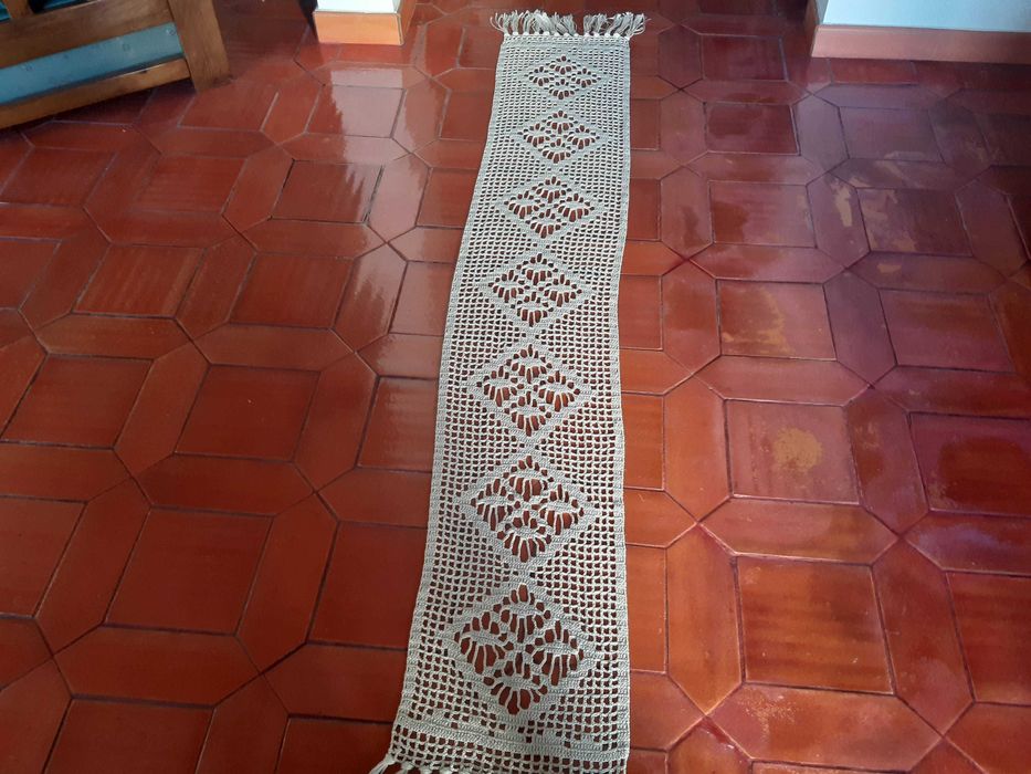 Naperon artesanato vintage, 1 metro e 92cm, como novo